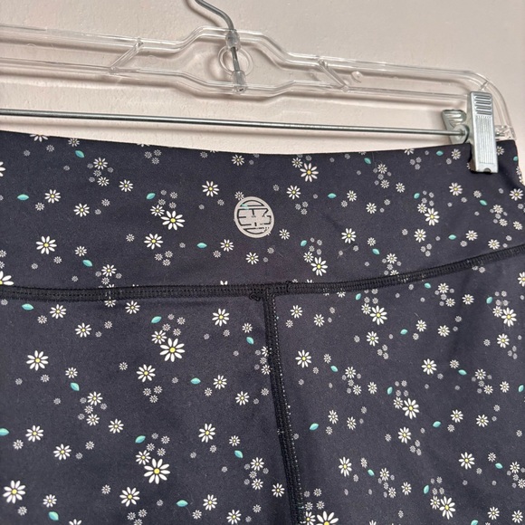 IAB MFG I Am Becoming 3-Inch No-Rise Daisy Biker Booty Shorts Size 8/Medium - Picture 5 of 7